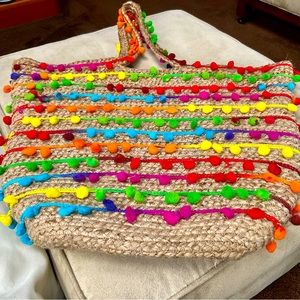 TOTE BAG WITH POM POMS